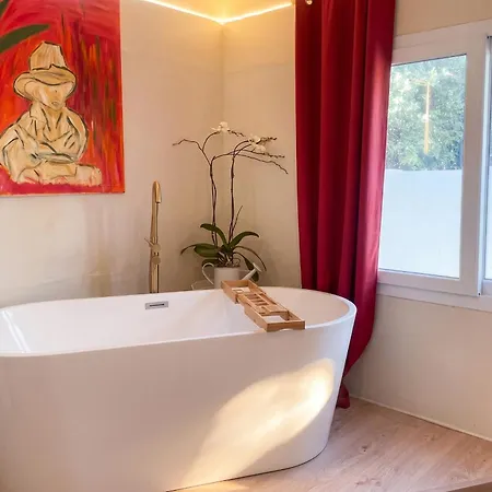 Spacieux Avec Piscine A 130 M² Apartment *