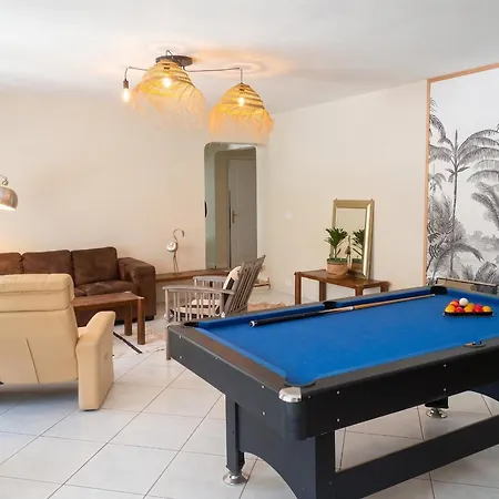Spacieux Avec Piscine A 130 M² Apartment *